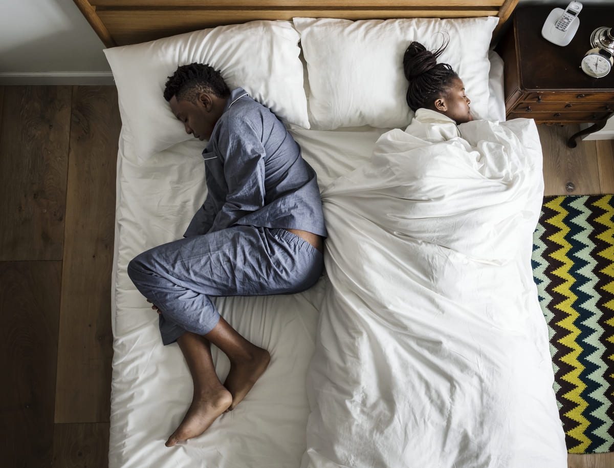 Posizioni del sonno su quale lato dormire
