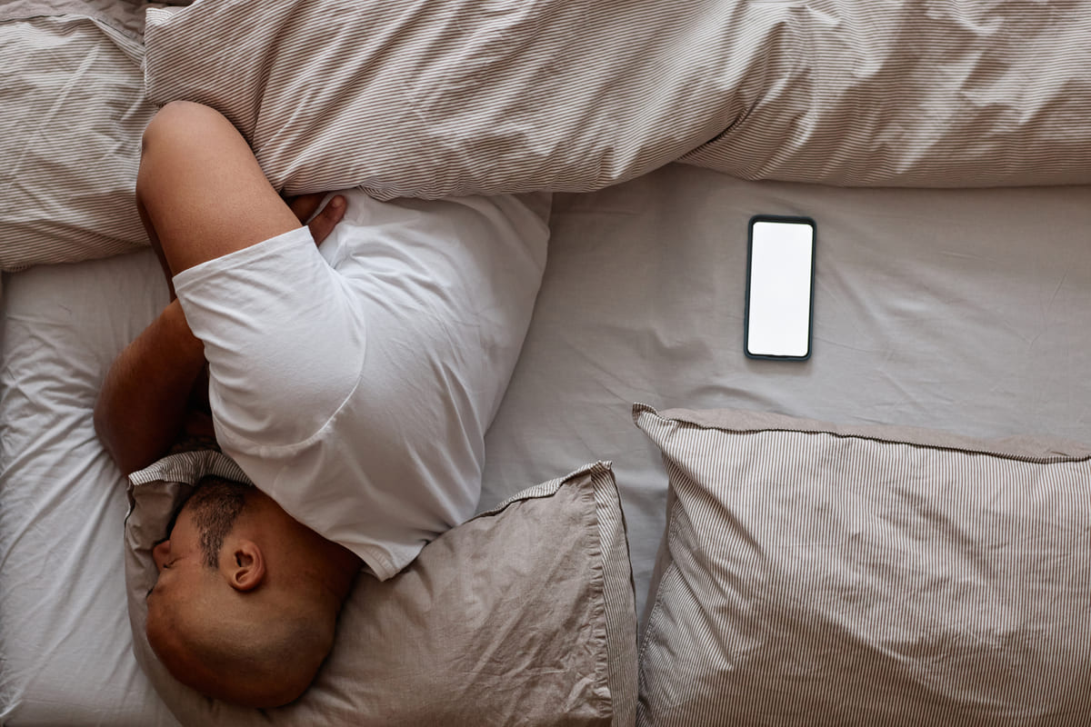 Addormentarsi con il cellulare acceso