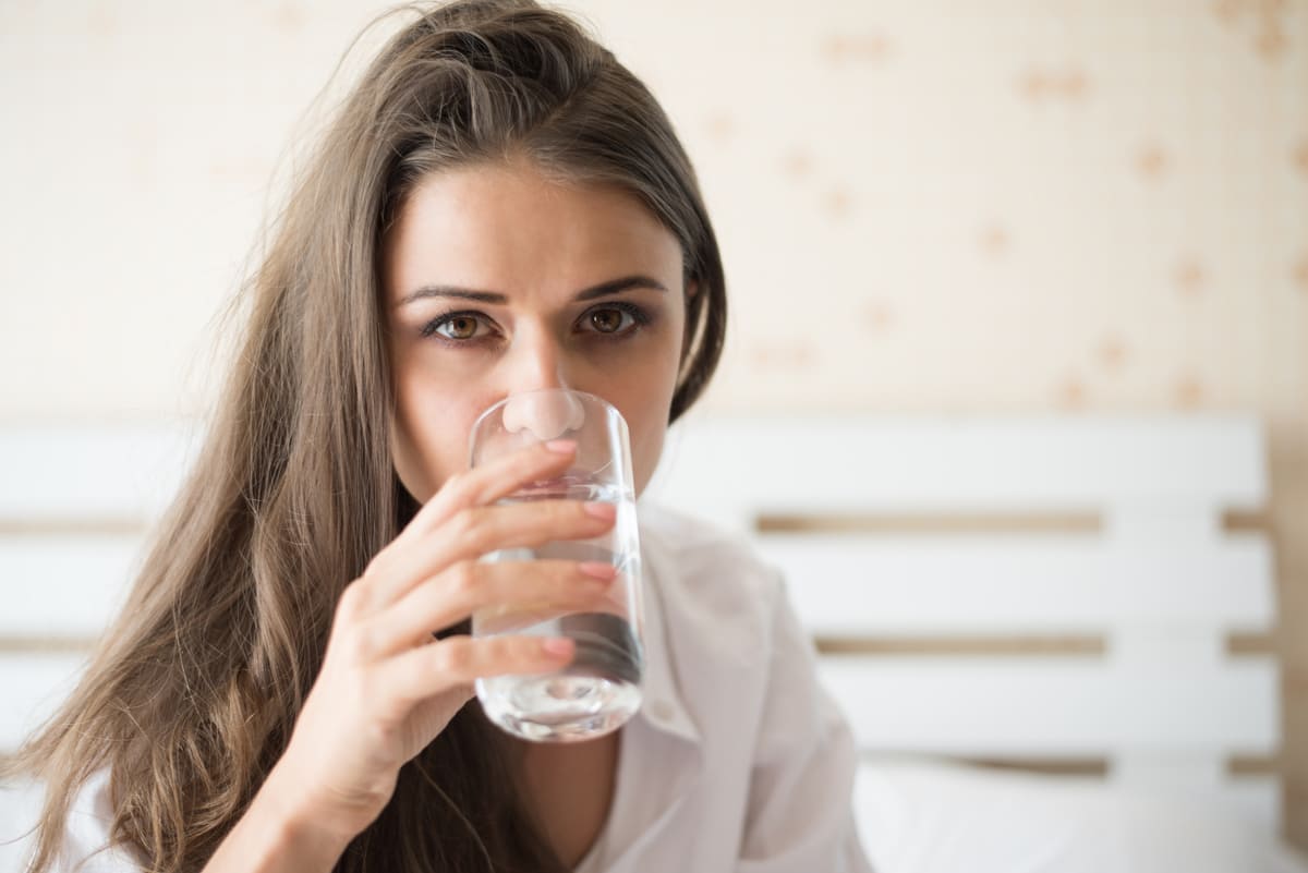 Perché bere acqua prima di dormire