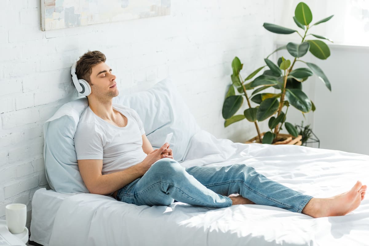 Ascoltare la musica può aiutarti a dormire meglio