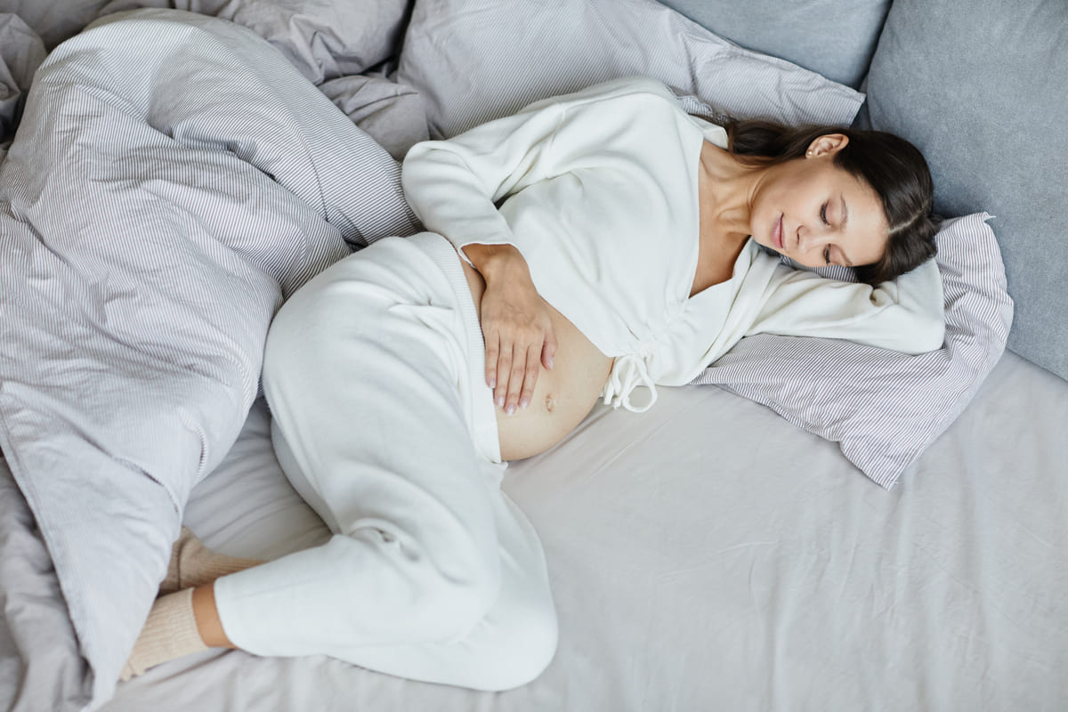 Gravidanza quali sono le migliori posizioni per dormire prima e dopo il parto