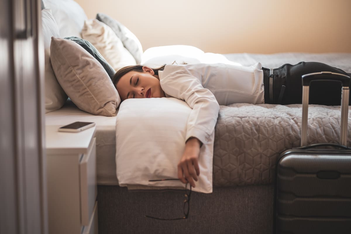 Suggerimenti per dormire bene quando sei lontano da casa