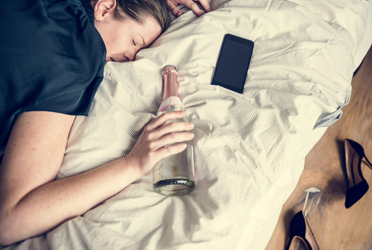 In che modo l'alcol influisce sul sonno