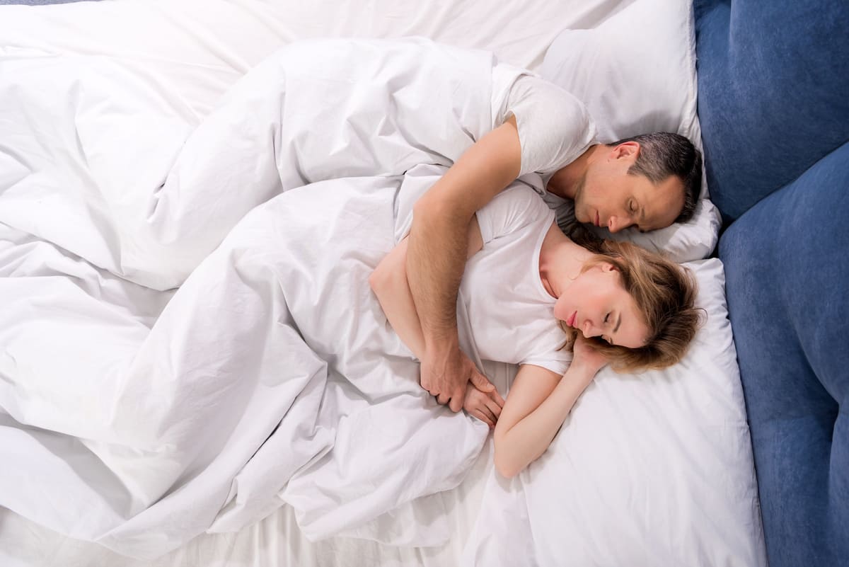 Le donne hanno bisogno di dormire più degli uomini